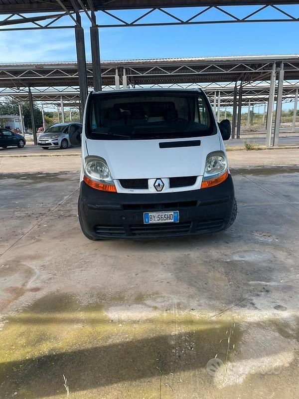 Usata Renault Trafic 100 CV (73 kW) 2002 Monovolume