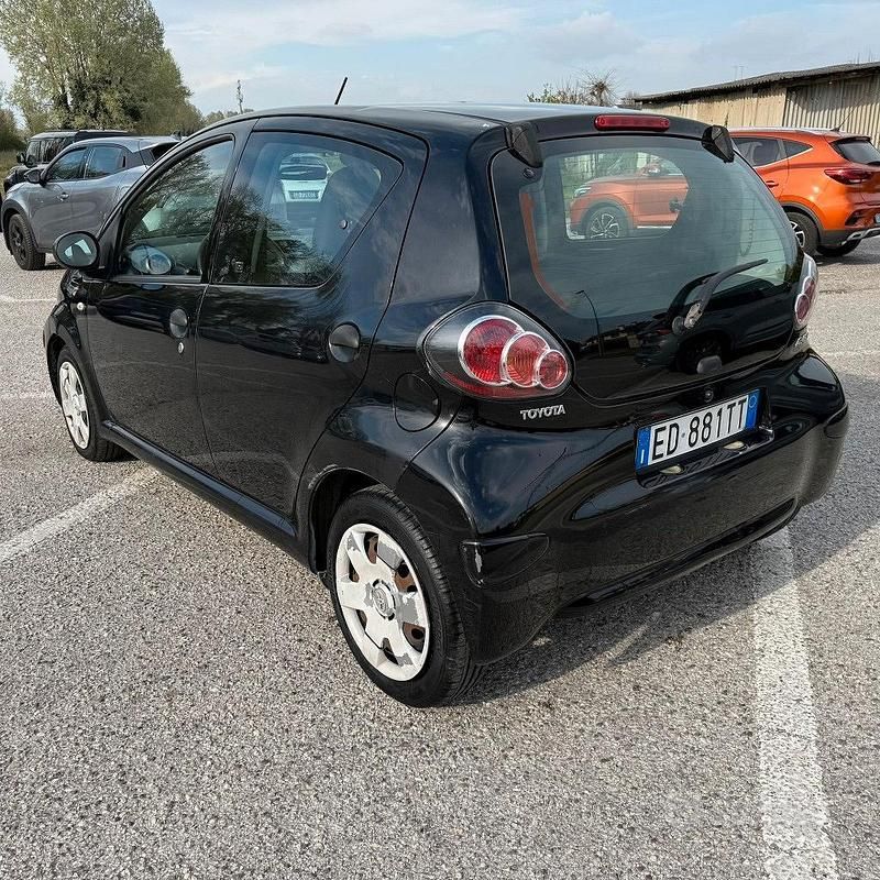 Usata Toyota Aygo Edition 68 CV (50 kW) 2010 Nero Utilitaria