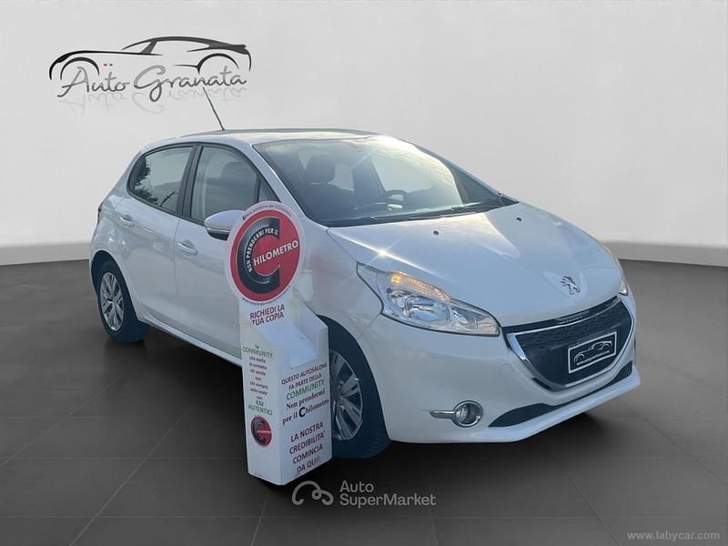 Usata Peugeot 208 Active 68 CV (50 kW) 2014 Bianco Utilitaria