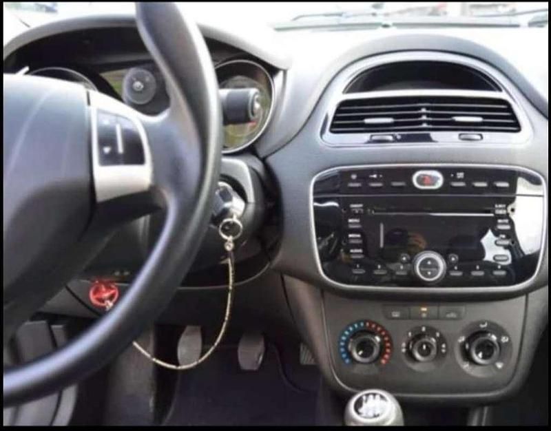 Usata Fiat Punto Easy 75 CV (55 kW) 2012 Bianco Utilitaria