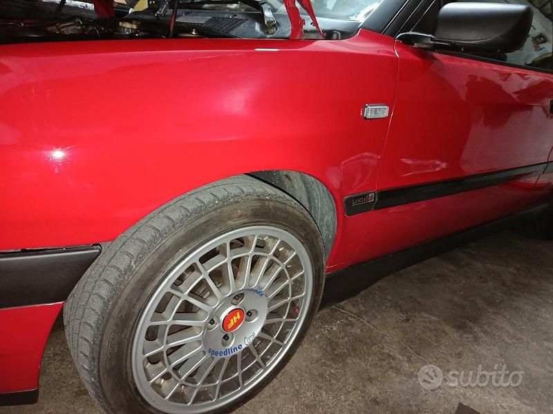 Begagnad Lancia Delta 186 HK (136 kW) 1995 Röd Halvkombi