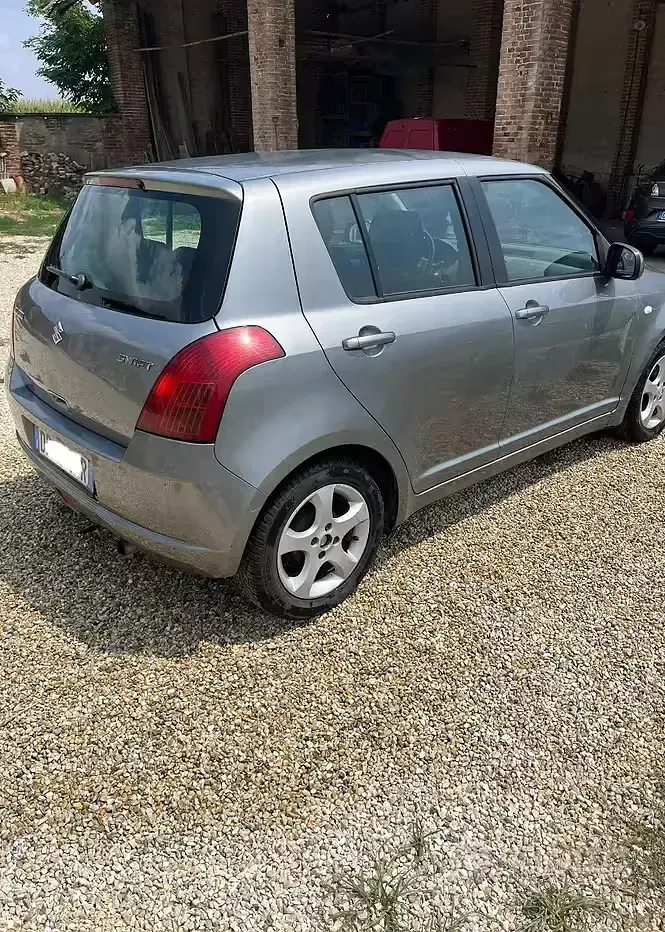 Usata Suzuki Swift 69 CV (50 kW) 2006 Grigio Utilitaria