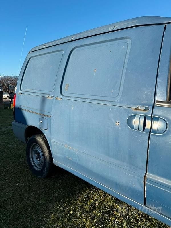Usata Nissan Vanette 75 CV (55 kW) 1995 Blu Monovolume