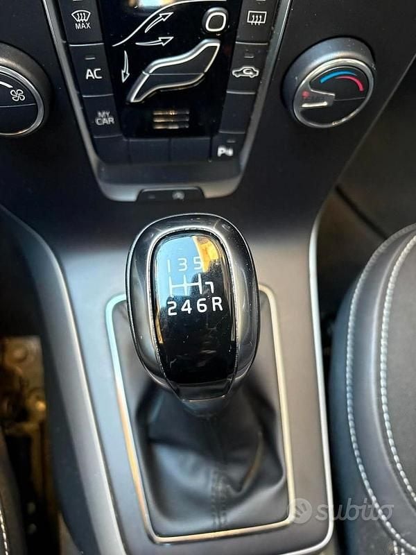 Occasion Volvo V40 120 ch (88 kW) 2018 Noir Berline
