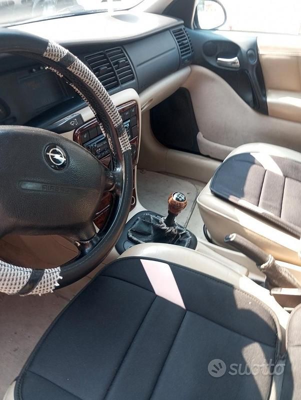Usata Opel Vectra 101 CV (74 kW) 2001 Nero Utilitaria
