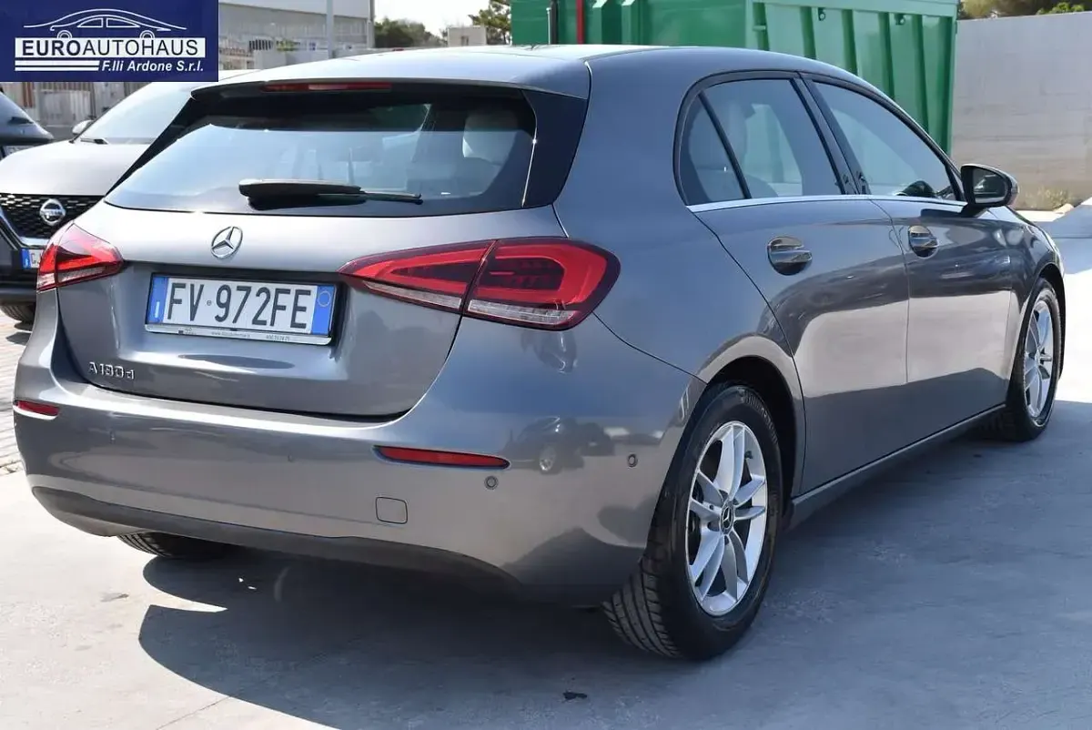 Usata Mercedes A180 Business 116 CV (85 kW) 2019 Grigio Berlina