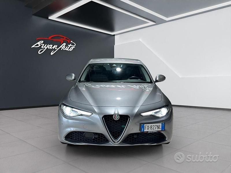 Usata Alfa Romeo Giulia Tech Edition 160 CV (117 kW) 2019 Grigio Berlina