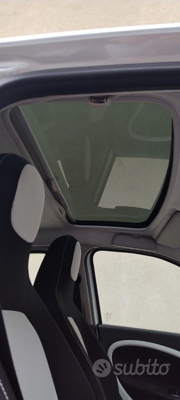 Usata Smart ForFour 75 CV (55 kW) 2015 Bianco Utilitaria