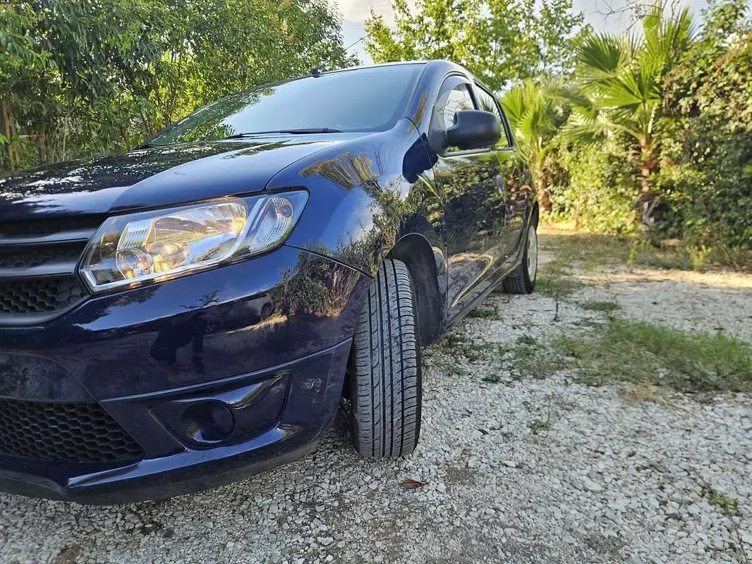 Usata Dacia Sandero Lauréate 75 CV (55 kW) 2012 Berlina