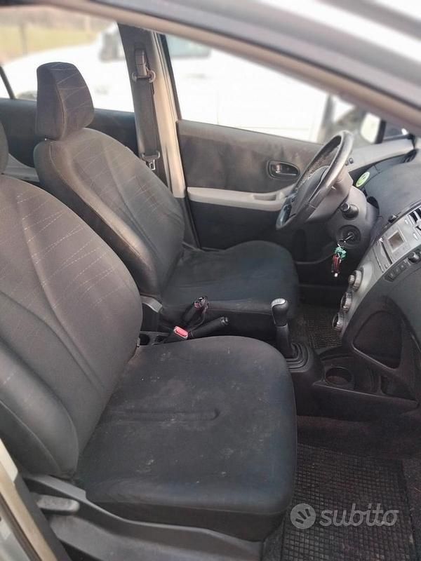 Usata Toyota Yaris 87 CV (63 kW) 2008 Grigio Utilitaria