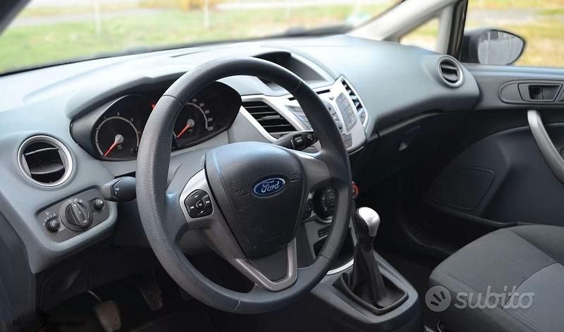 Usata Ford Fiesta 82 CV (60 kW) 2011 Nero Utilitaria