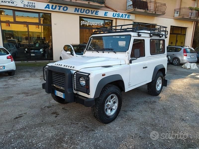 Usata Land Rover Defender 122 CV (89 kW) 2011 Bianco Station wagon