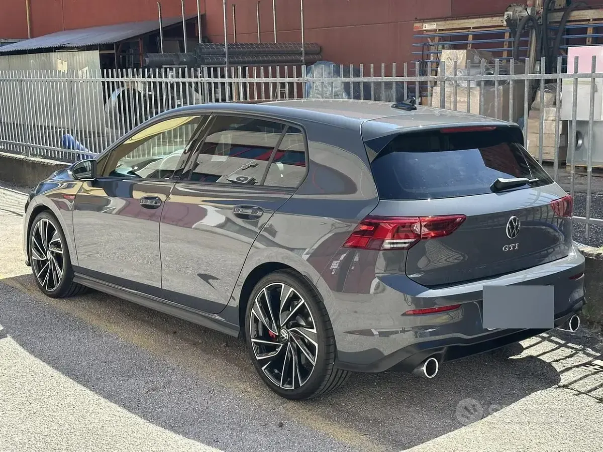 Usata VW Golf VIII GTI 245 CV (180 kW) 2023 Grigio Berlina
