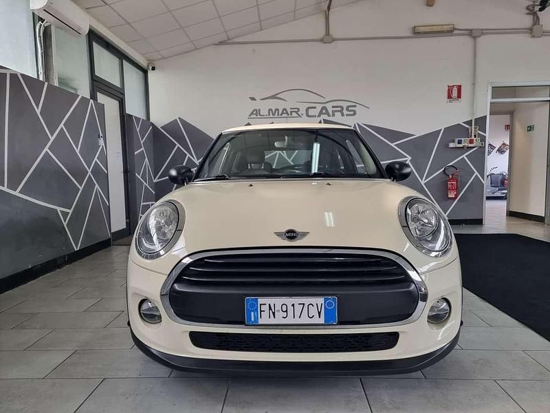 Begagnad Mini ONE 75 HK (55 kW) 2017 Beige Halvkombi