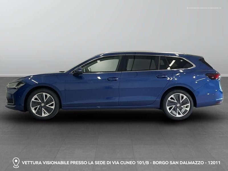 Nuova Skoda Superb Style 150 CV (110 kW) 2025 Blu cobalto metallizzato Station wagon