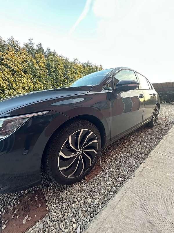 Usata VW Golf VIII Life 131 CV (96 kW) 2021 Grigio Berlina