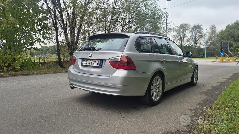 Usata BMW 320 Sport Line 177 CV (130 kW) 2007 Grigio Station wagon
