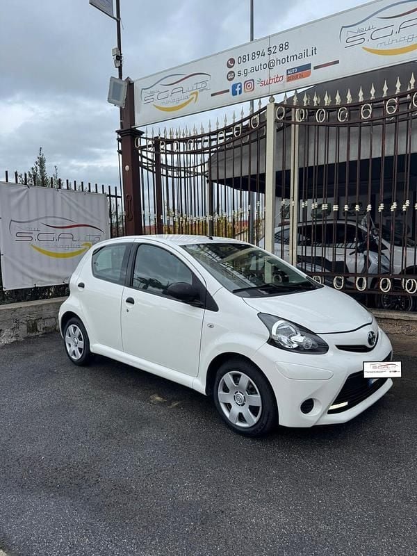 Usata Toyota Aygo Connect Style 67 CV (49 kW) 2012 Bianco Utilitaria