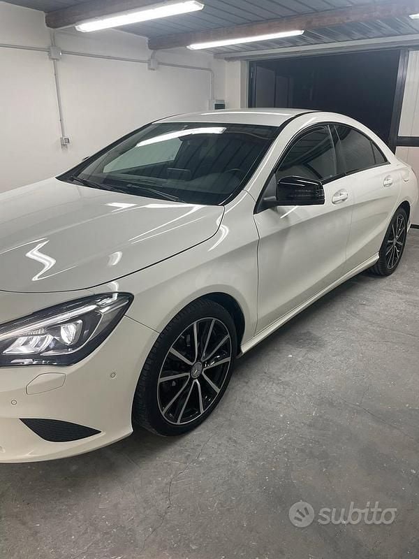 Bianco Usata 2015 Mercedes CLA220 Tre volumi | 16.800 € (Buon prezzo) - Immagine 1/4