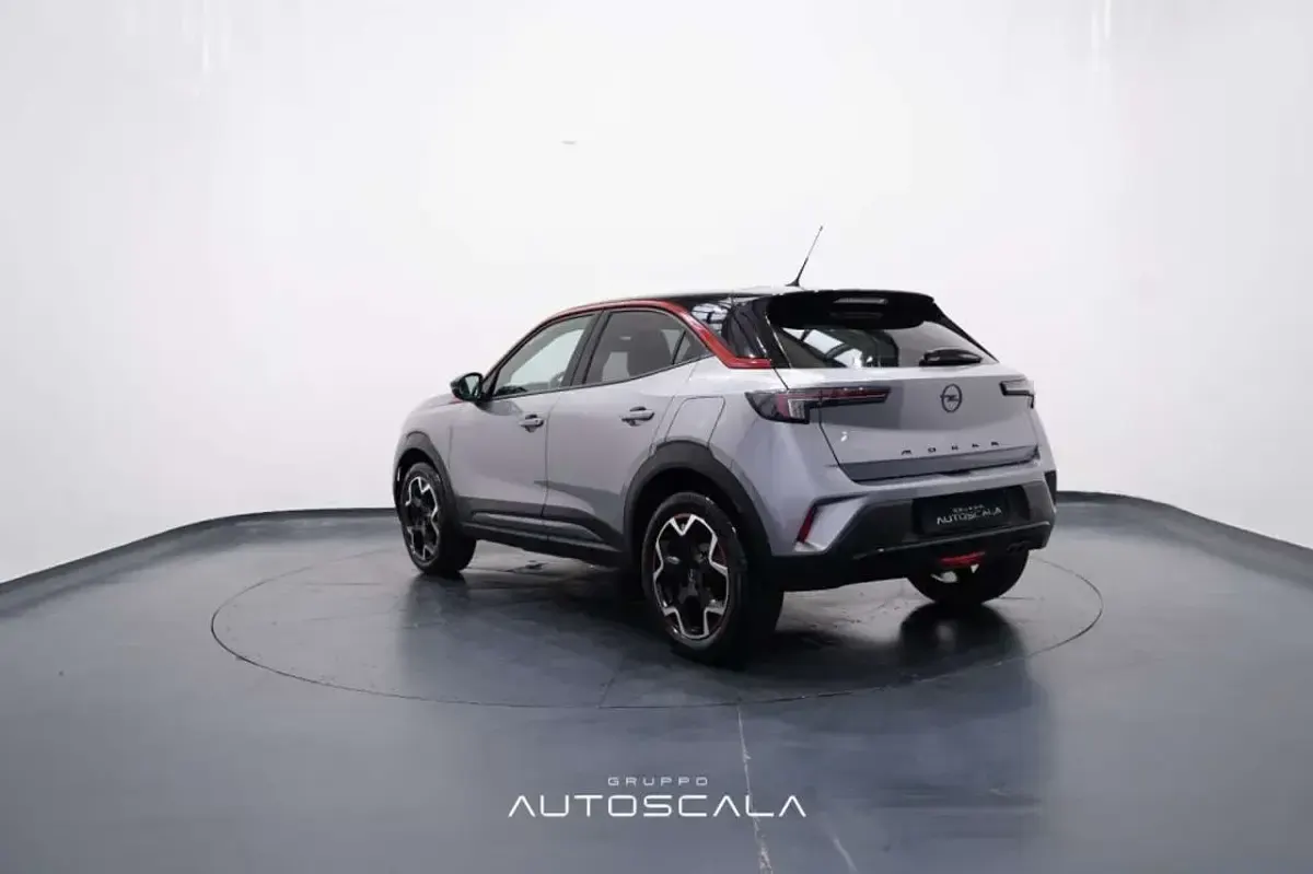 Usata Opel Mokka GS Line 131 CV (96 kW) 2022 Grigio artense / tetto sport SUV