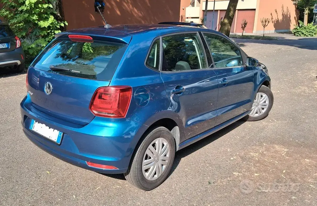 Usata VW Polo Trendline 60 CV (44 kW) 2015 Bluazzurro Berlina