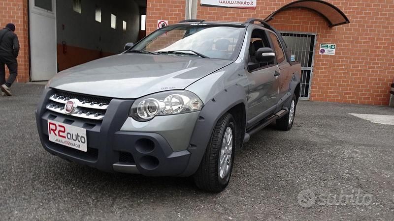 Grigio Usata 2013 Fiat Strada Pick-up | 17.900 € (Molto cara) - Immagine 1/4
