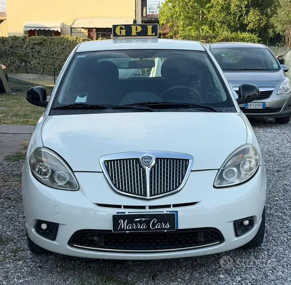 Usata Lancia Ypsilon 77 CV (56 kW) 2011 Bianco Utilitaria