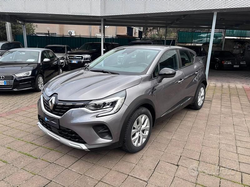 Usado Renault Captur 115 CV (84 kW) 2021 Gris SUV
