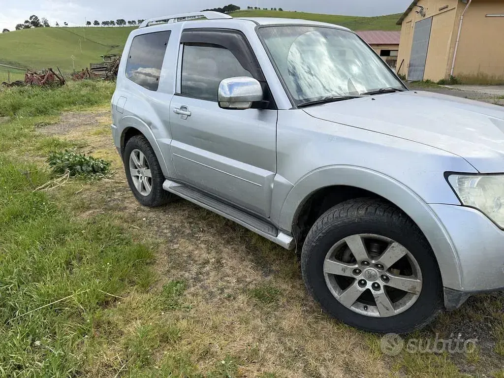 Usata Mitsubishi Pajero 170 CV (125 kW) 2008 Grigio SUV