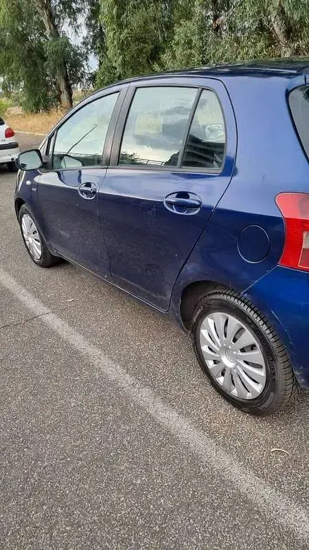 Usata Toyota Yaris Sol 90 CV (66 kW) 2006 Blu/azzurro Utilitaria