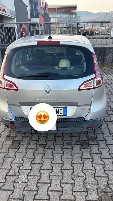 Grigio Usata 2011 Renault Scénic Monovolume | 3700 € (Ottimo prezzo) - Immagine 1/4