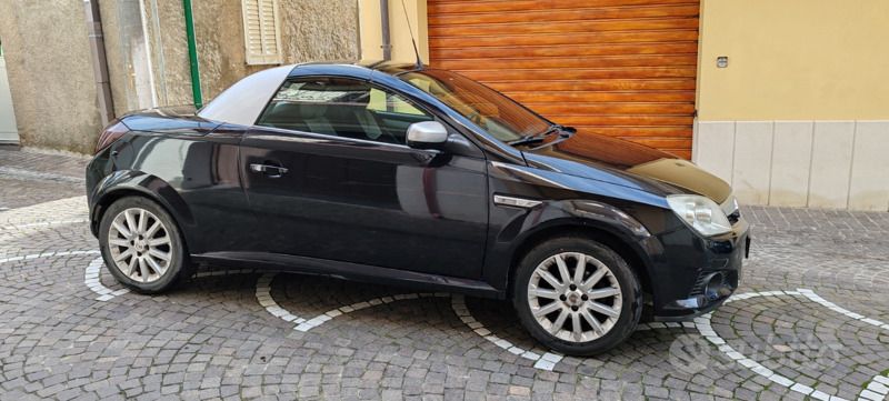 Nero Usata 2006 Opel Tigra Cabrio | 3500 € (Buon prezzo) - Immagine 1/4