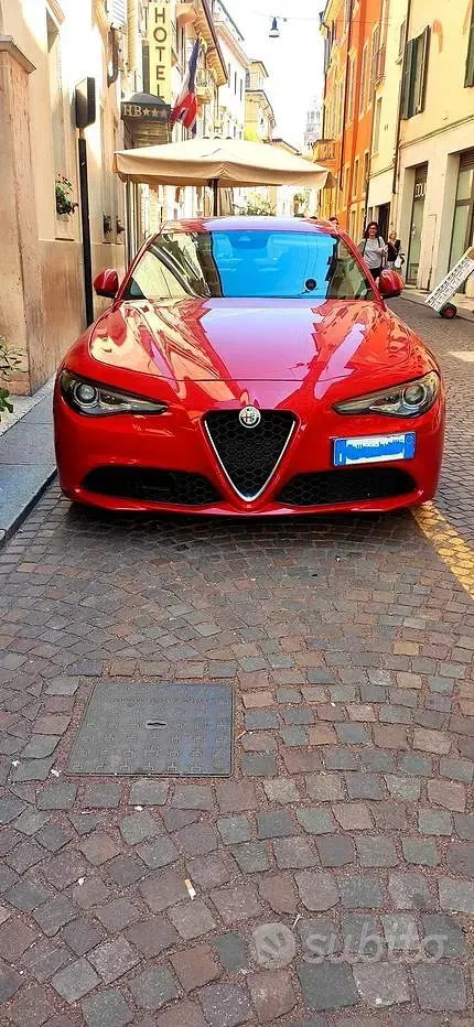 Usata Alfa Romeo Giulia Super 180 CV (132 kW) 2017 Rosso Berlina