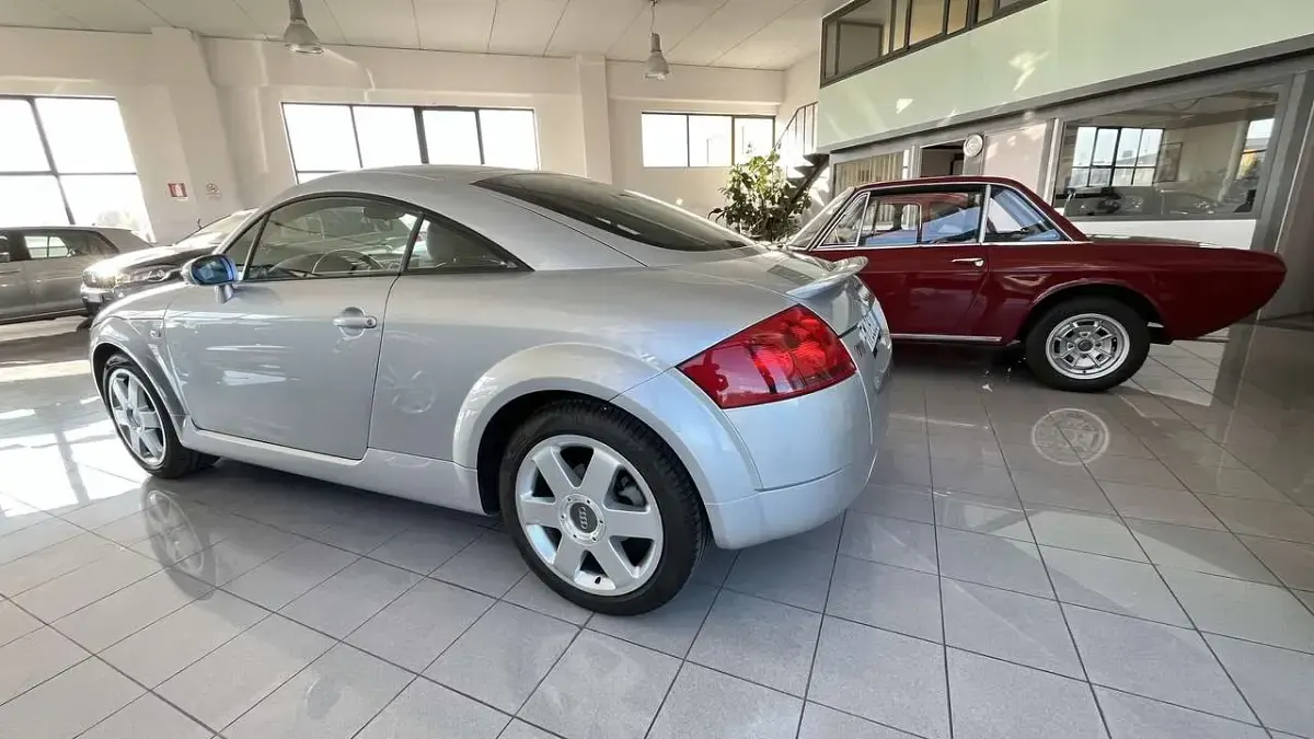 Usata Audi TT Ambiente 224 CV (164 kW) 2001 Argento Coupé