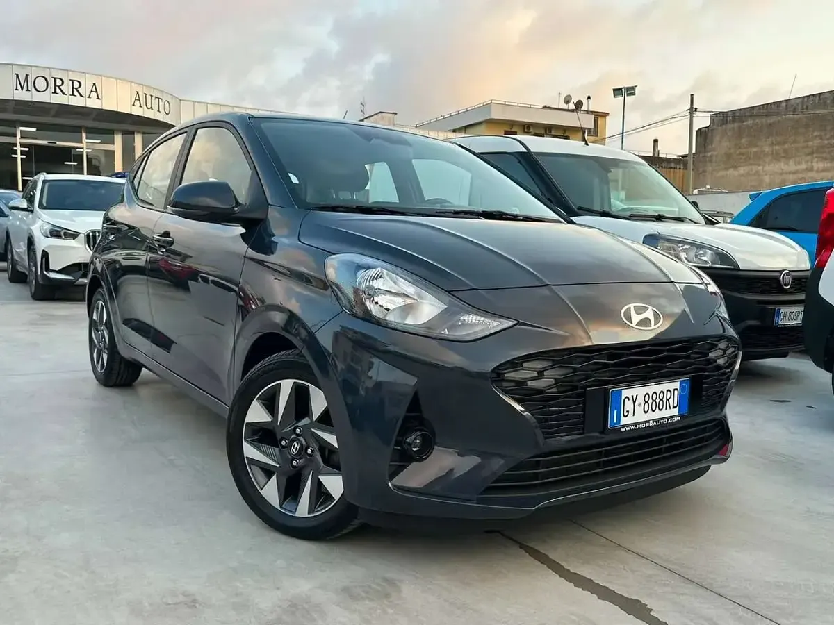 Usata Hyundai i10 63 CV (46 kW) 2025 Grigio Utilitaria