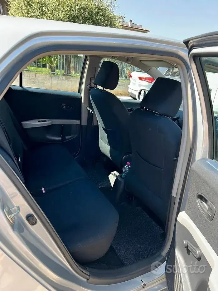 Usata Toyota Yaris Luna 86 CV (63 kW) 2007 Grigio Utilitaria