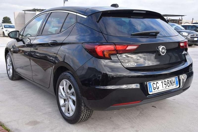 Usata Opel Astra Business Elegance 122 CV (89 kW) 2021 Nero Berlina