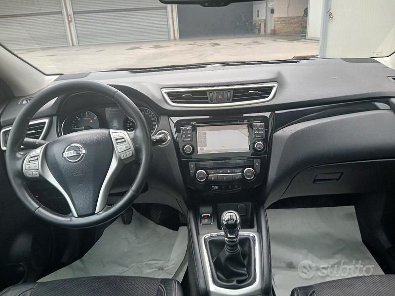 Usata Nissan Qashqai Tekna 131 CV (96 kW) 2015 Nero SUV