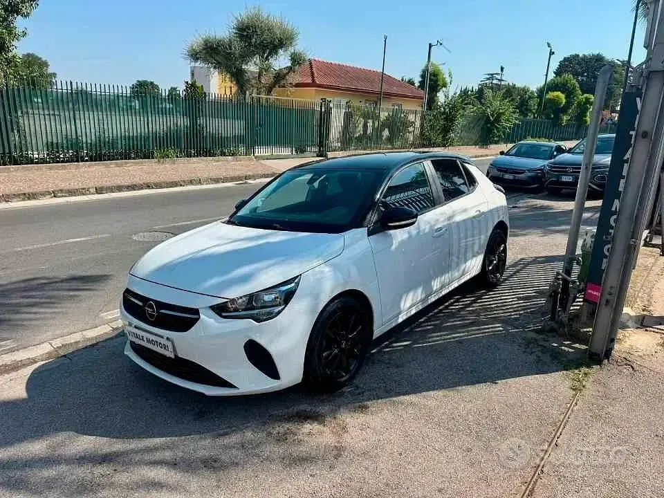 Usata Opel Corsa Elegance 102 CV (75 kW) 2022 Bianco Utilitaria