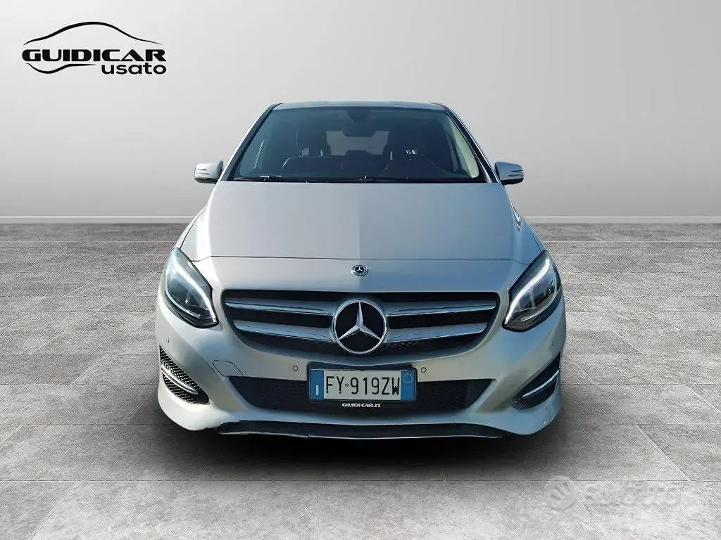 Begagnad Mercedes B200 136 HK (100 kW) 2019 Silver Minibuss