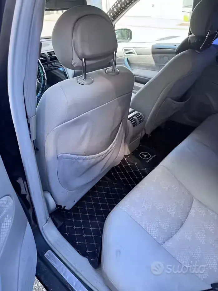 Usata Mercedes C220 143 CV (105 kW) 2002 Blu Berlina