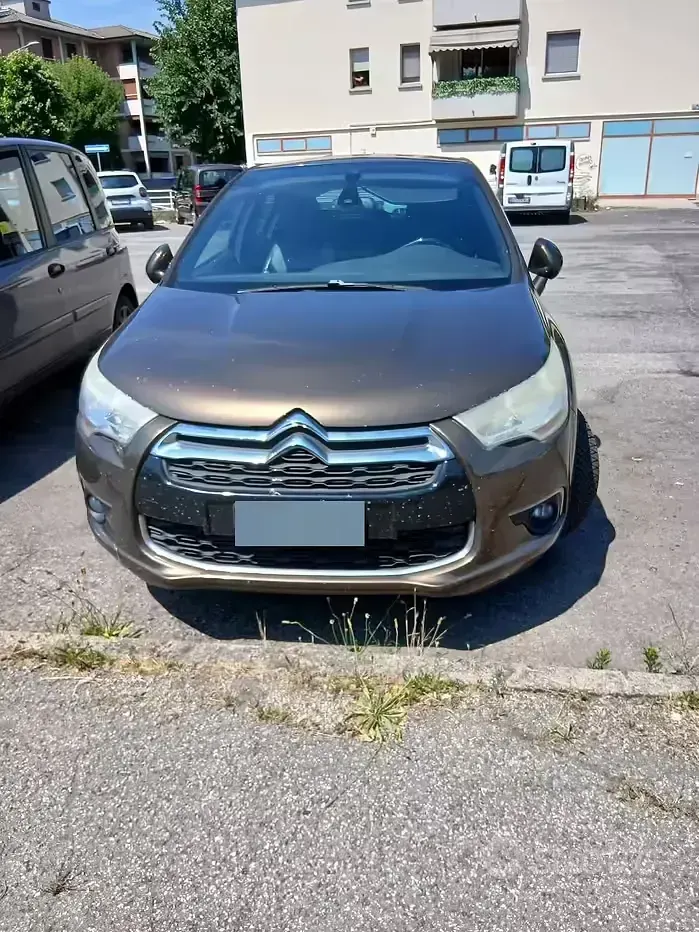 Usata Citroën DS4 111 CV (81 kW) 2013 Marrone Utilitaria