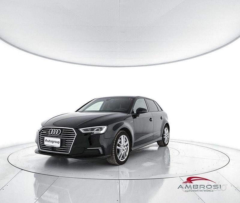 Nero Usata 2017 Audi A3 e-tron Ambition Due volumi | 17.056 € (Buon prezzo) - Immagine 1/4