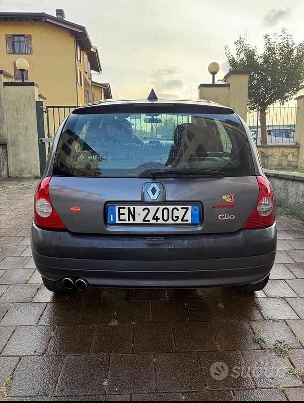 Usata Renault Clio II 54 CV (39 kW) 2006 Grigio Utilitaria