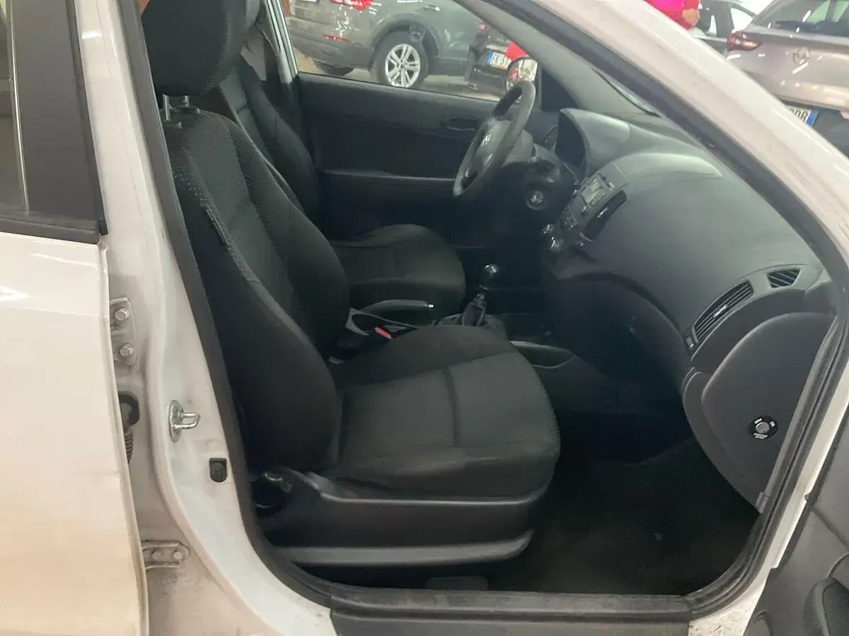 Usata Hyundai i30 90 CV (66 kW) 2010 Bianco Berlina