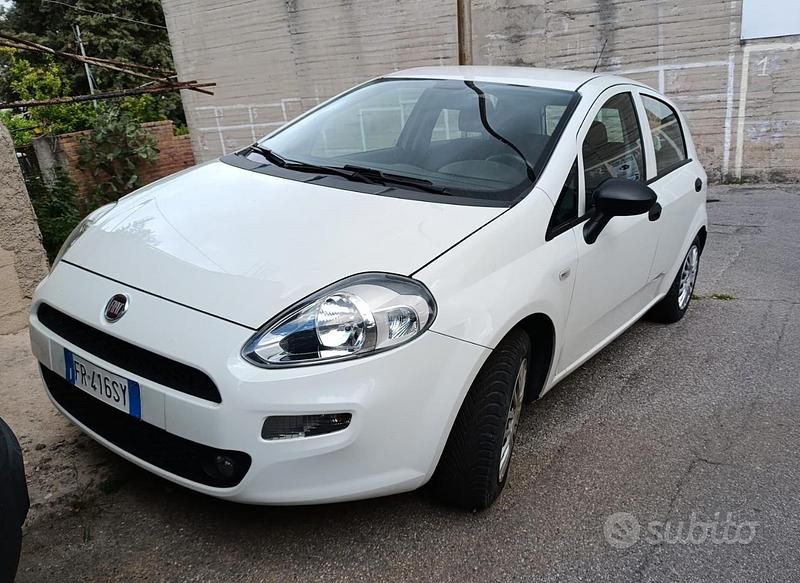 Usata Fiat Punto Lounge 95 CV (69 kW) 2018 Bianco Utilitaria