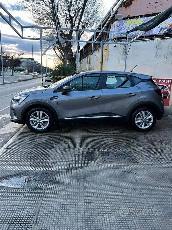 Usata Renault Captur Zen 95 CV (69 kW) 2020 Grigio SUV