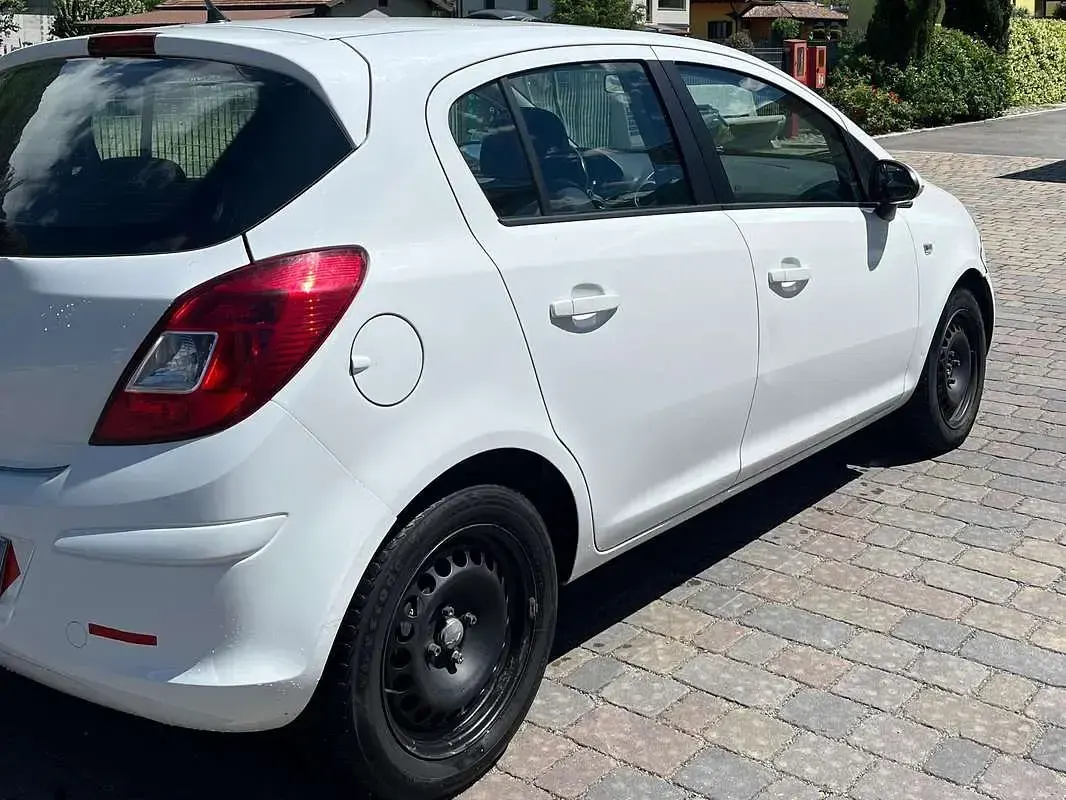 Usata Opel Corsa Cosmo 86 CV (63 kW) 2011 Bianco Utilitaria