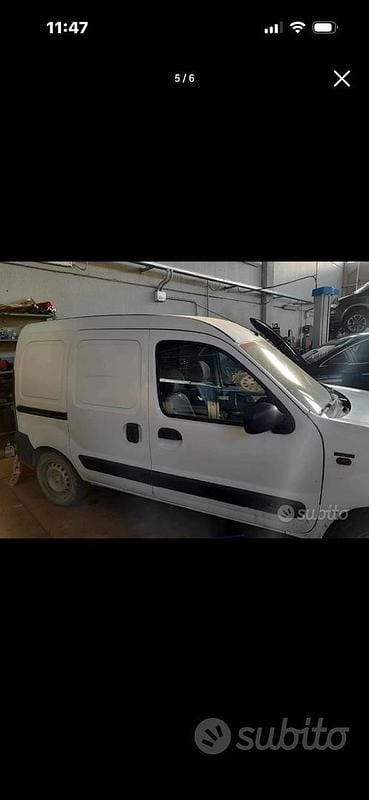 Usata Renault Kangoo 105 CV (77 kW) 2001 Bianco Utilitaria