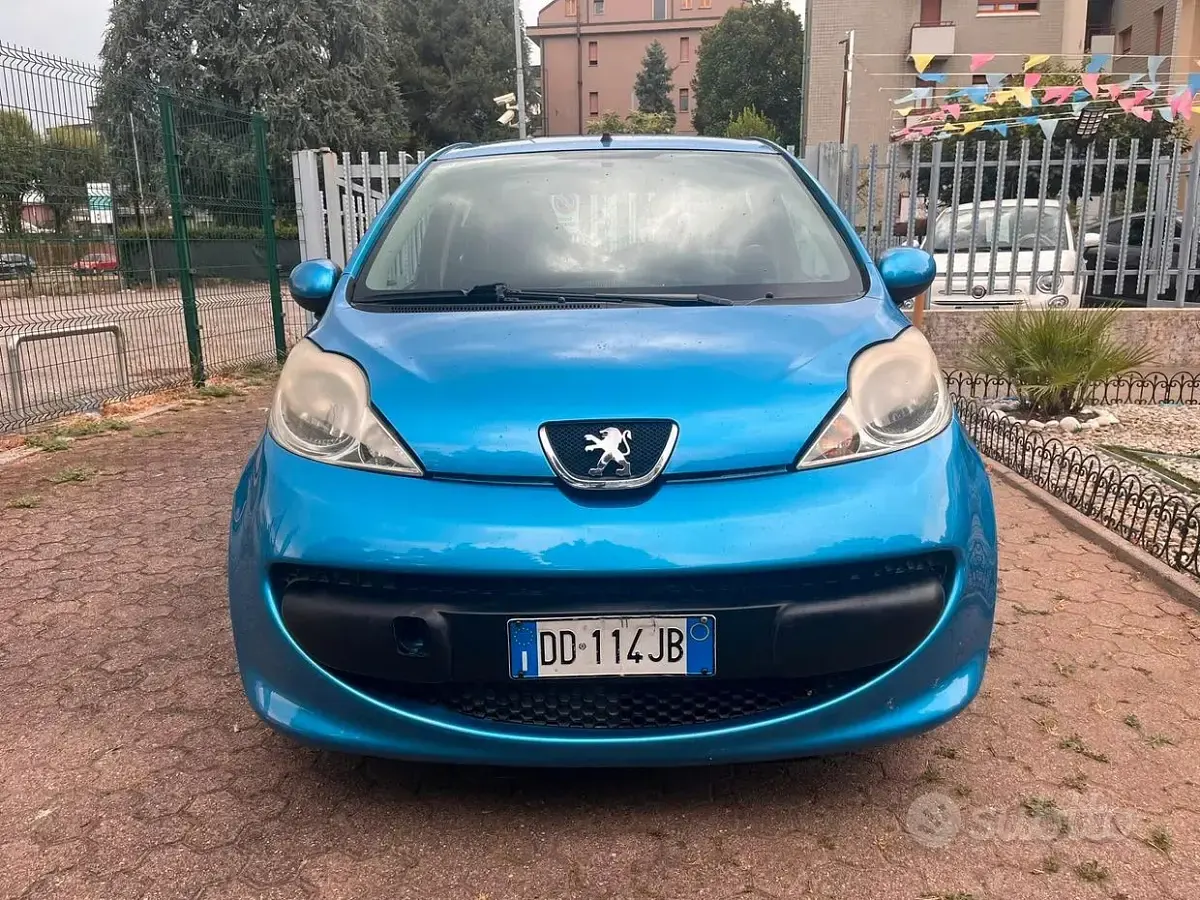 Usata Peugeot 107 68 CV (50 kW) 2006 Blu Utilitaria